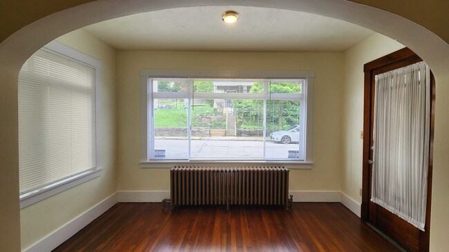 Building Photo - Now showing! Updated 4BR  1 bath house!