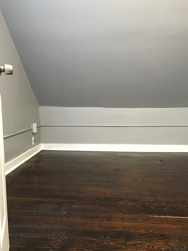 Building Photo - 353 Poplar St