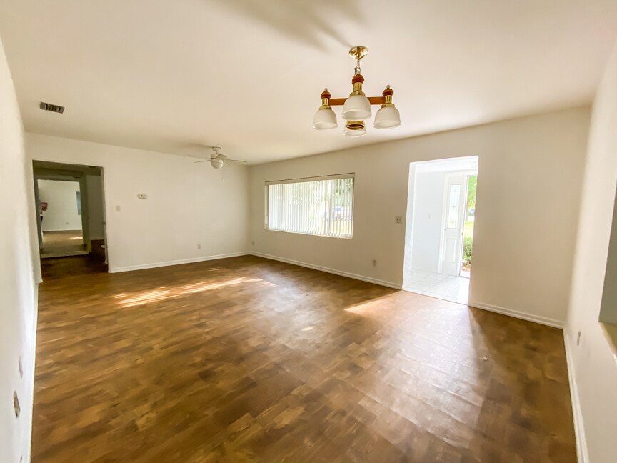 Building Photo - 151 S Triplet Lake Dr