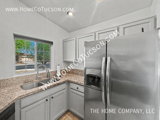 Building Photo - 6619 W Wenden Way