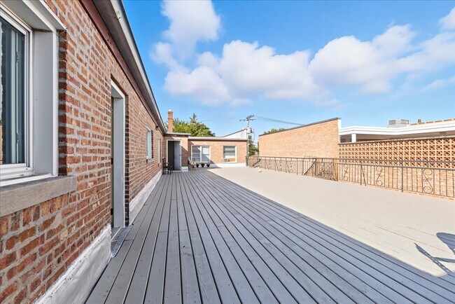 Building Photo - 7208 W School St
