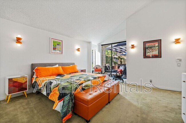 Building Photo - 1317 E Amado Rd