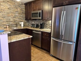 Building Photo - 3070 Cornwall D