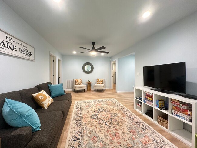 Building Photo - This FULLY FURNISHED ALL INCLUSVIE HOME IS...