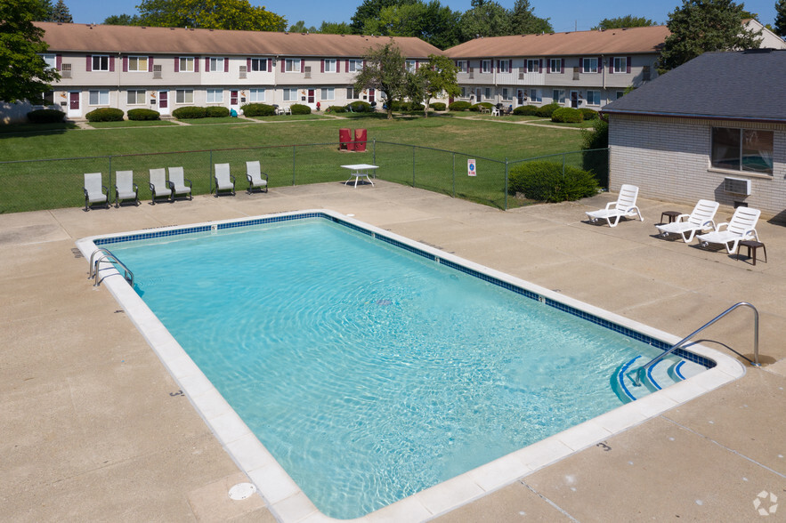 Swimming Pool - Canton Garden Apartments