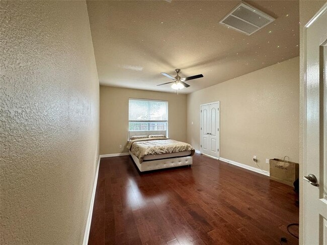 Building Photo - 205 Saddle Ridge Dr