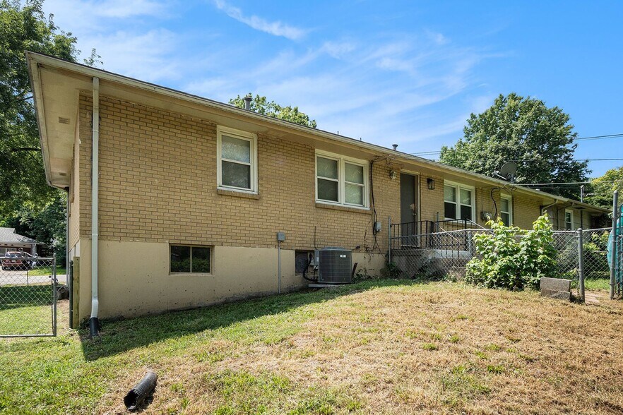 Building Photo - 9014 Bayless Rd
