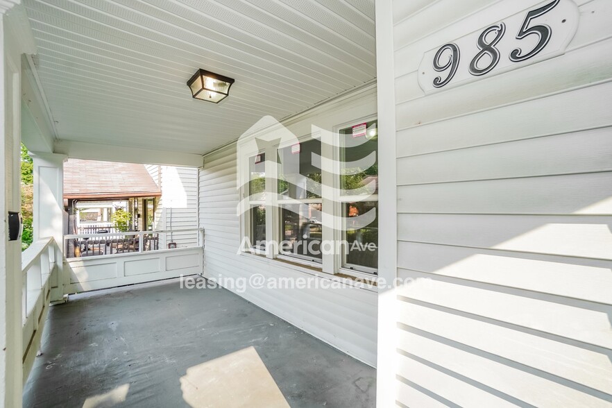 Building Photo - 985 Delia Ave