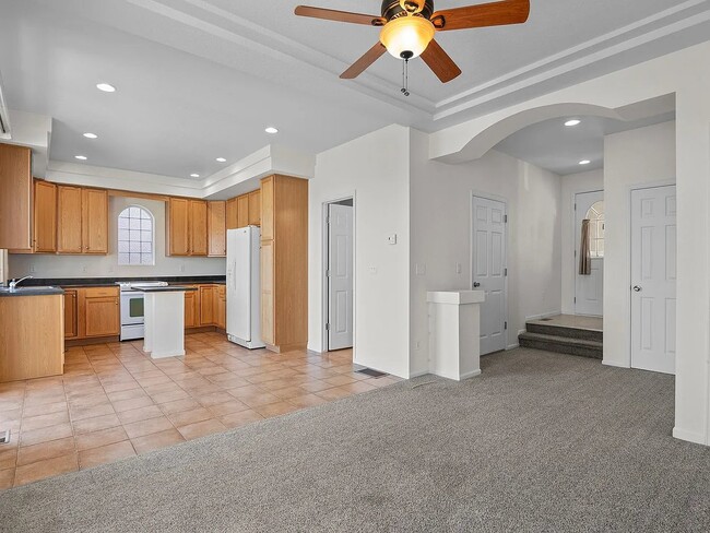 Building Photo - 3342 Streamwood Dr