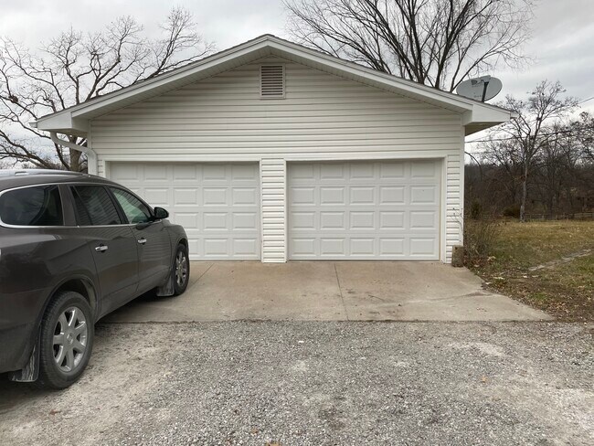 Building Photo - 4932 N Creasy Springs Rd
