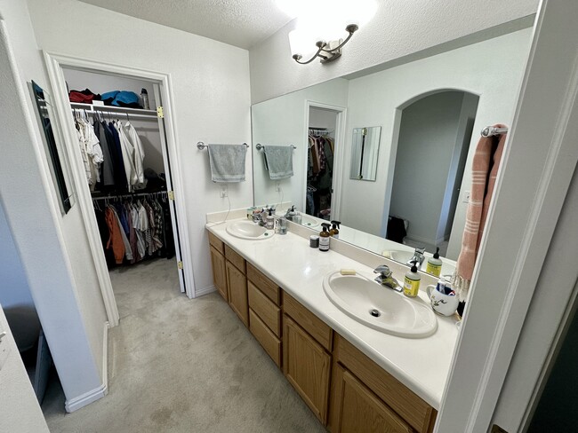 Building Photo - Kristilyn Lane