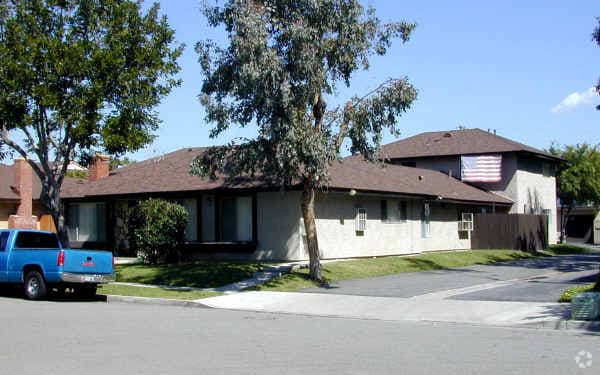 Primary Photo - The Lewis Building