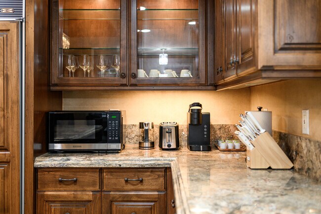Building Photo - Elegant 5BR Furnished Estate with Pool & G...