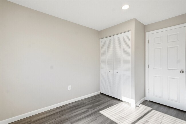 Building Photo - 18 Fountain Ln