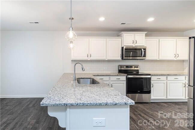 Building Photo - 824 Yorkshire Dr