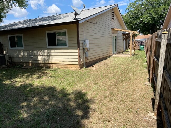 Building Photo - 11731 Spring Club Dr