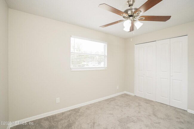 Building Photo - 583 Madeira Dr