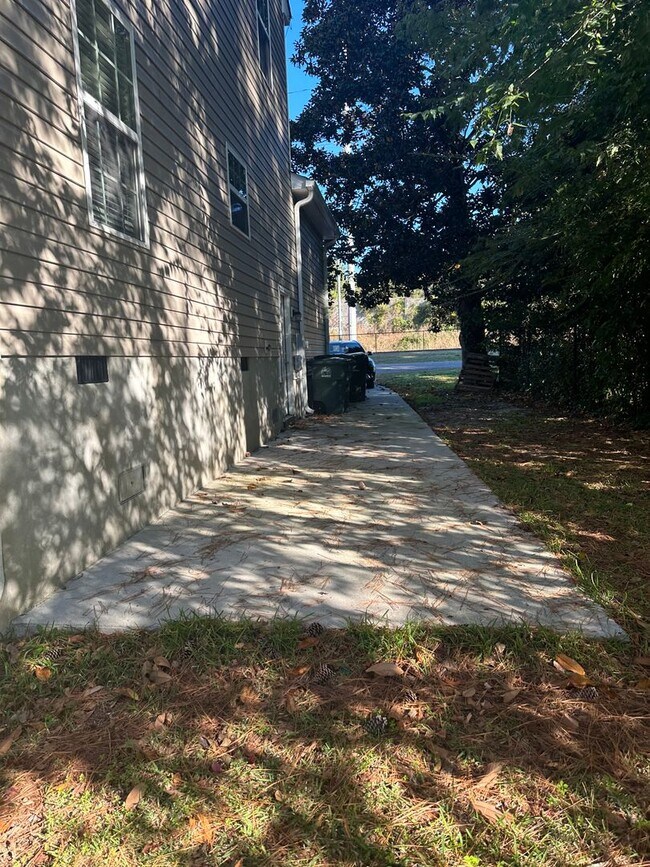 Building Photo - Ingleside