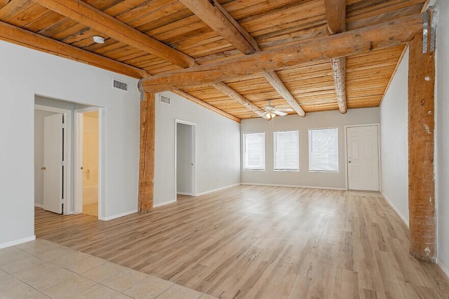 Building Photo - 1960 E Ambush St