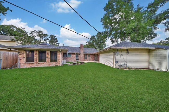 Building Photo - 1056 Martin St