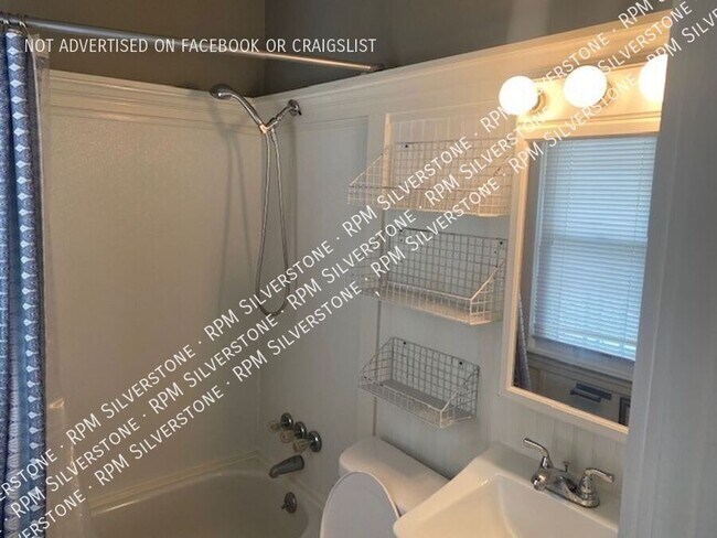 Building Photo - 203 Catalpa Dr