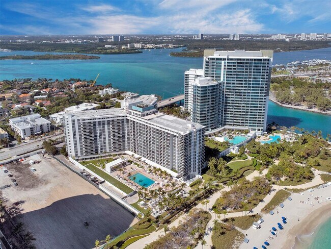 Building Photo - 10275 Collins Ave