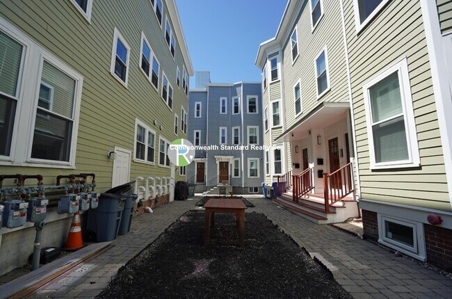 Building Photo - 19 Marney St