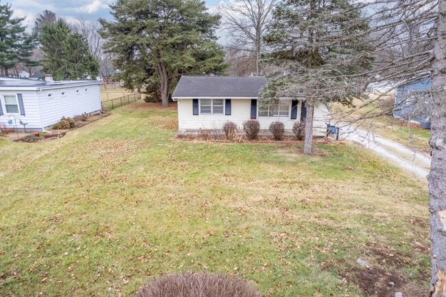 Building Photo - North Side Gem – 2-Bedroom with Garage & C...