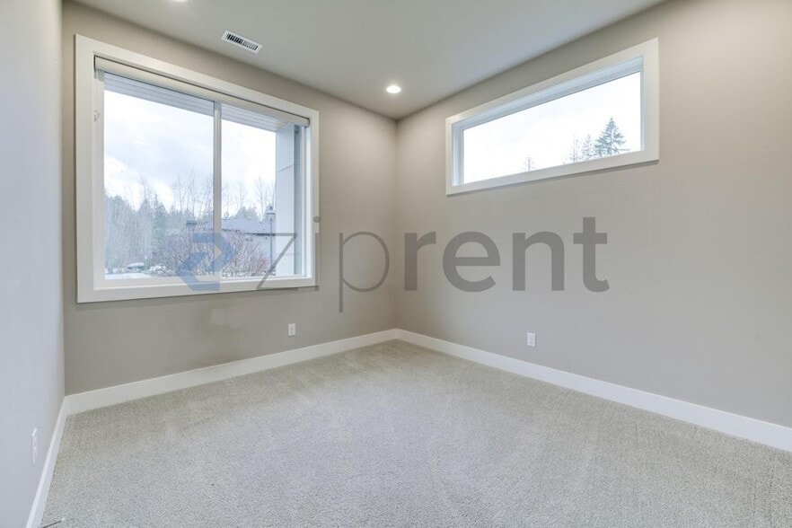 Building Photo - 24308 NE 24th St