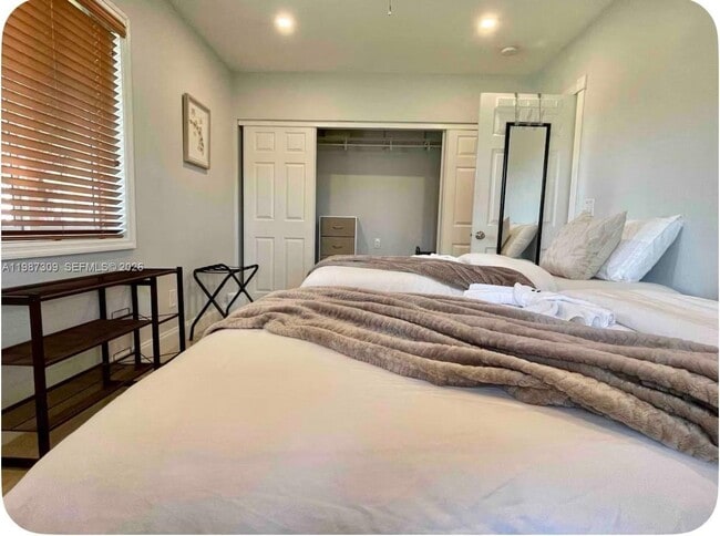 Building Photo - 601 NW 116th St