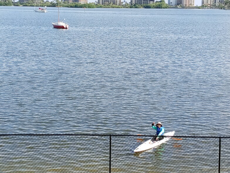 Building Photo - 1516 S Lakeside Dr