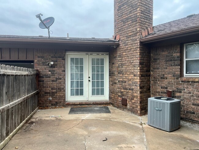Building Photo - 634 N Caddy Ln