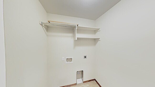 Building Photo - Very Nice 4 Bedroom 2 Bath Home in Yukon Schools