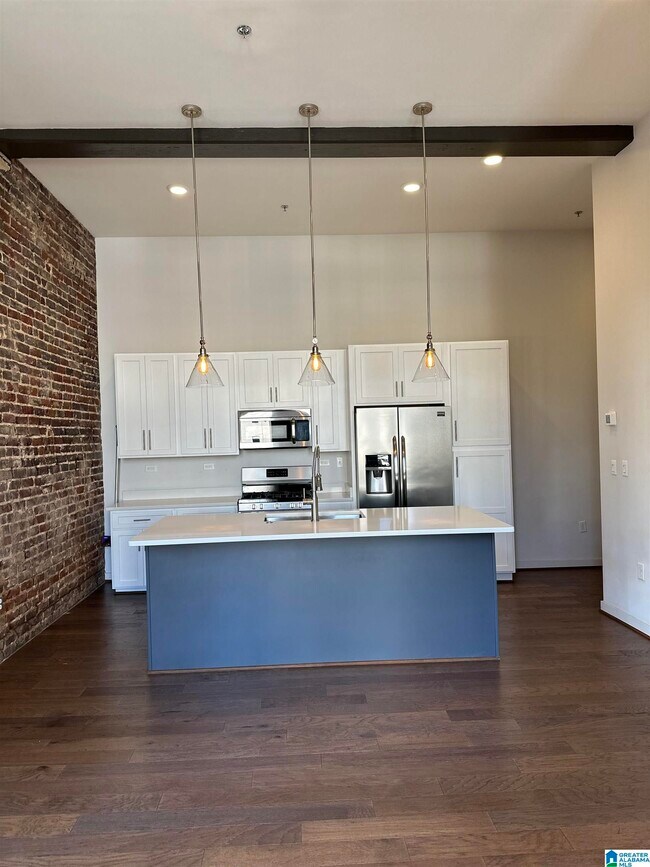 Building Photo - 2015 1st Ave N