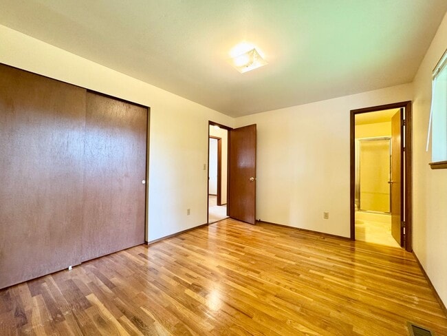 Building Photo - Bellevue Home