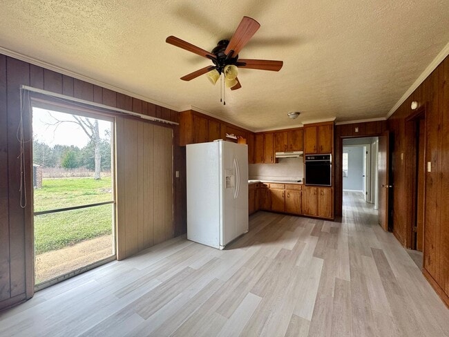 Building Photo - Pleasant 3/1 Brick Home in Rural Marianna