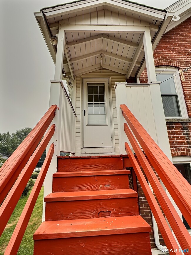 Building Photo - 290 Wakelee Ave