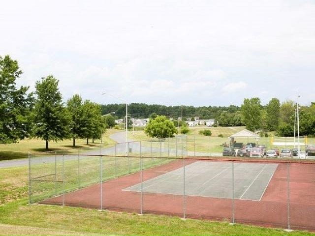 Building Photo - 102 W Fowler Dr