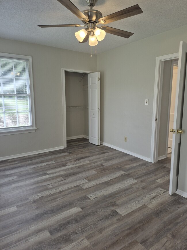 Building Photo - 812 Cherokee Ave