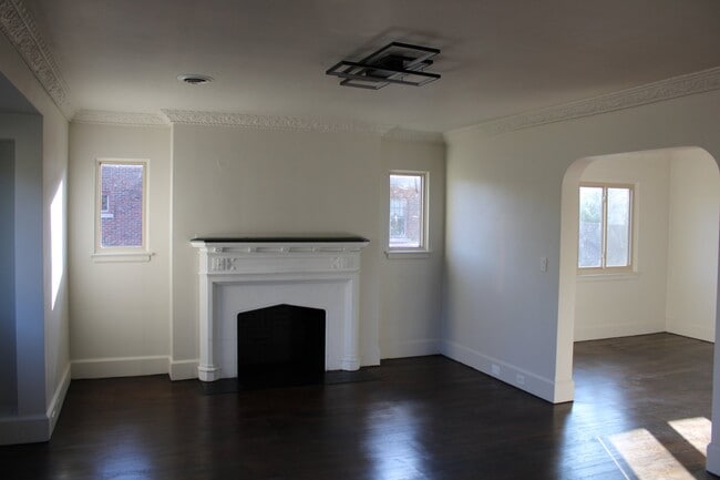 Building Photo - 2506 W Euclid St