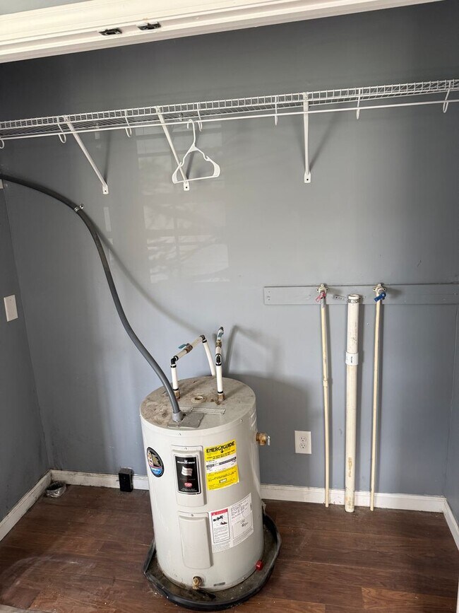 Building Photo - 2 Bed/1 Bath House