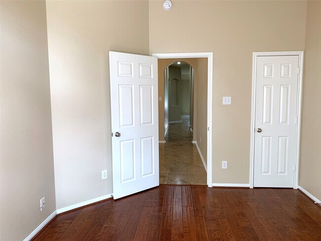 Building Photo - 2822 Chalet Knolls Ln