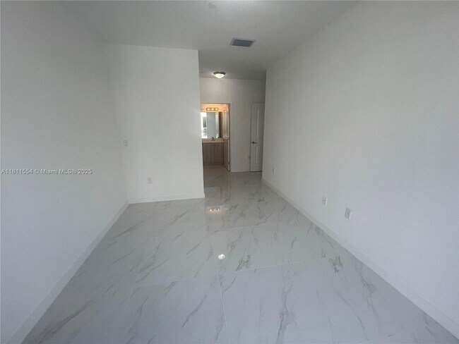 Building Photo - 1010 SW 69th Ave
