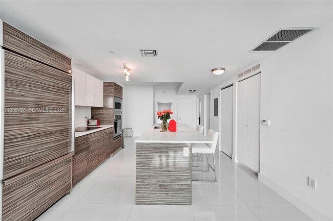 Building Photo - 460 NE 28th St