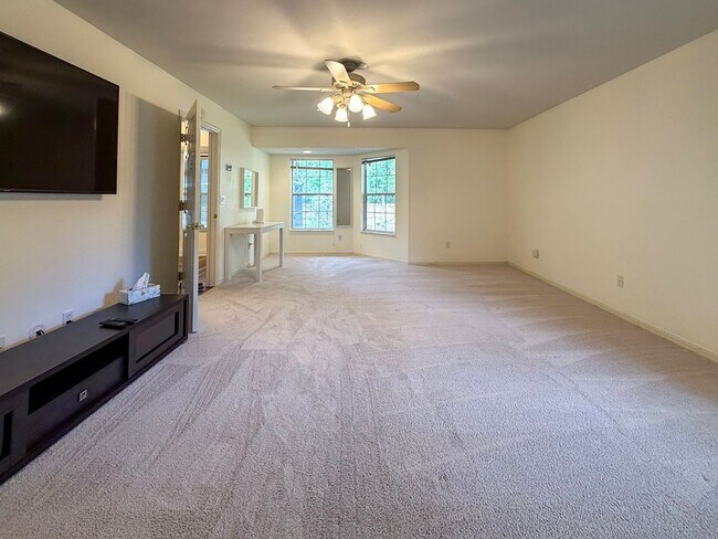 Building Photo - 4BR/2BA POOL home in NW Gainesville!