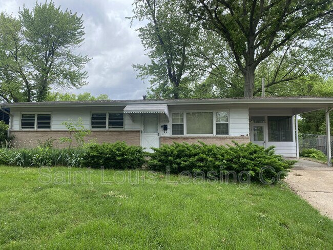 Primary Photo - 2045 Thunderbird Ave