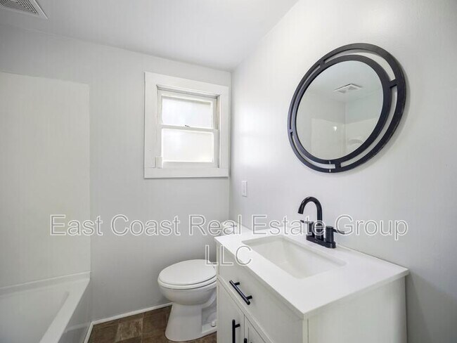 Building Photo - 528 Hack Wilson Way