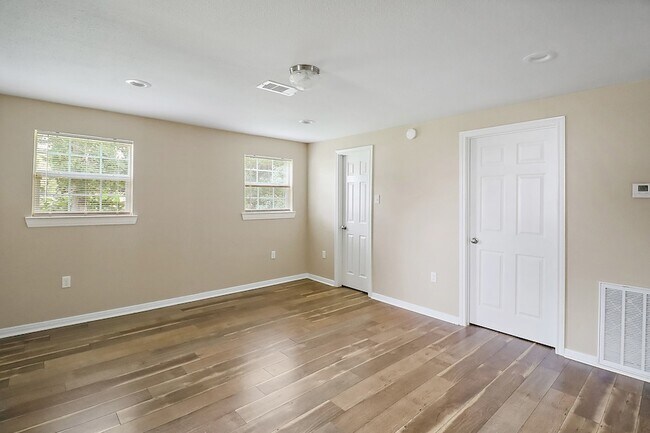 Building Photo - 412 Stowell St