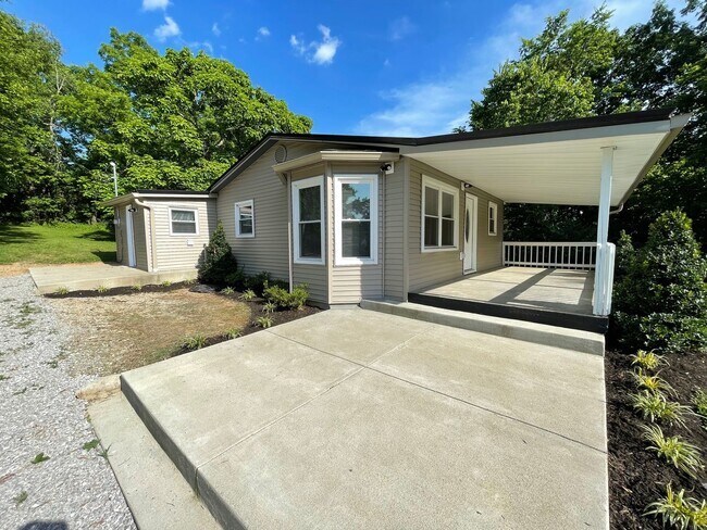 Building Photo - Great Location Private Setting Home For Rent