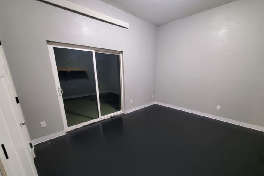 Building Photo - 1121 Roth Ln
